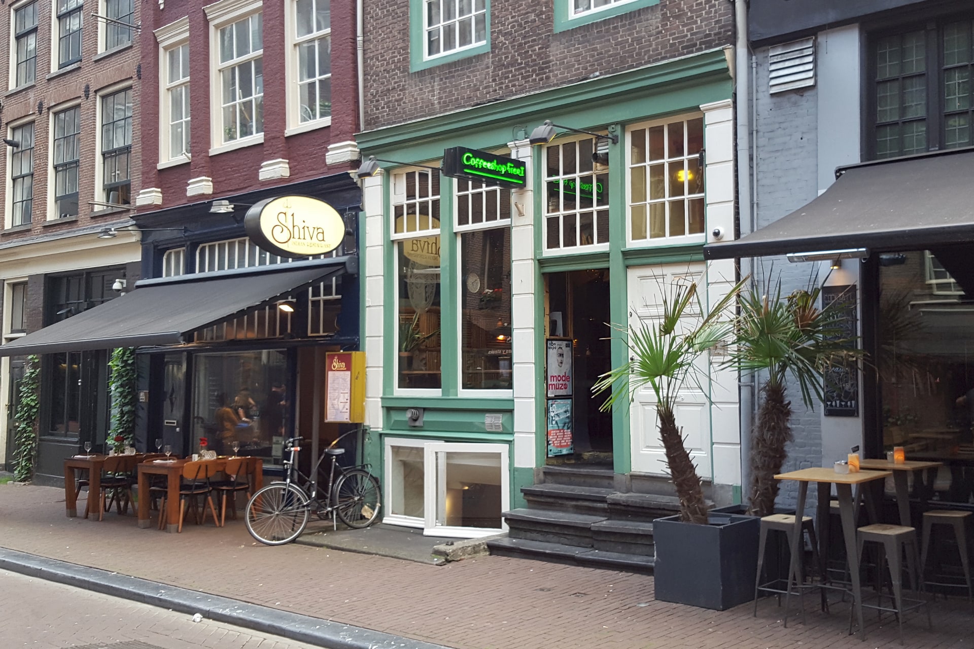 amsterdam-cannabis-tourism